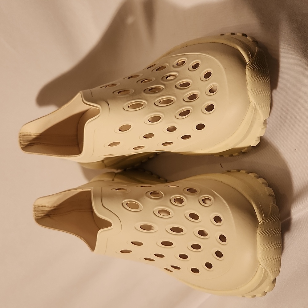 Hunter Unisex Travel Watershoe New no box Size 7 US White Willow color